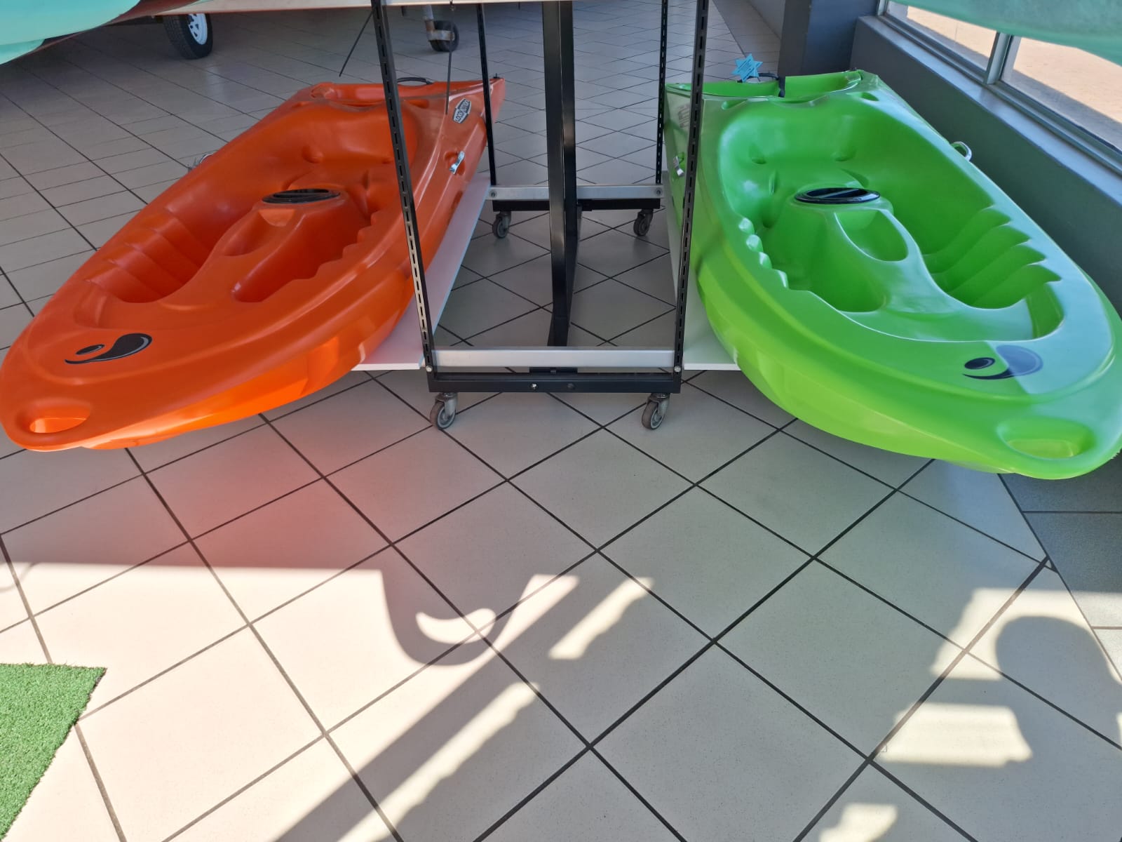 KAYAKS - Image 5