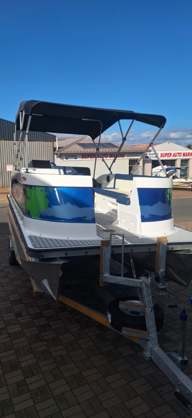 6250 SPITFIRE PONTOON + DF140BTL SUZUKI 4 STROKE STEALTH - Image 2