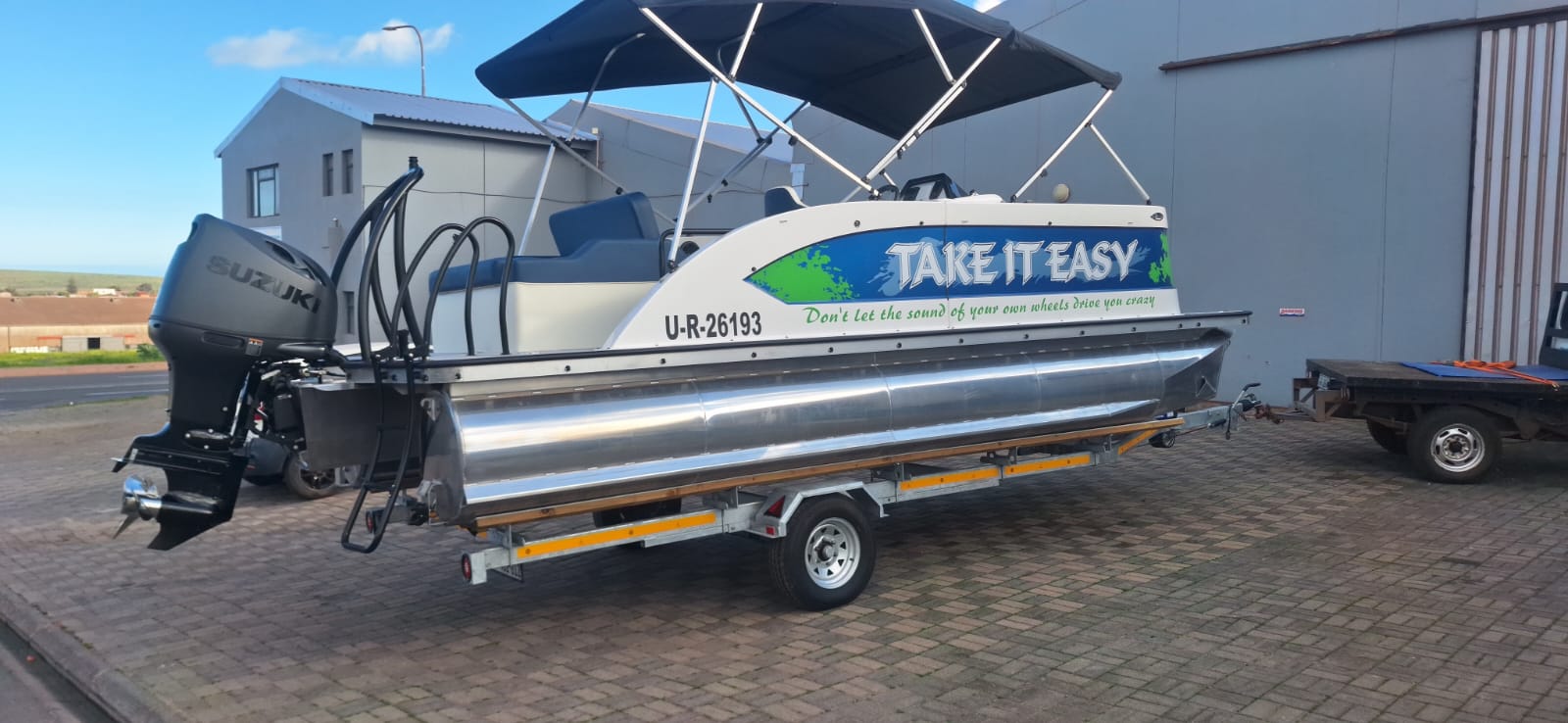 6250 SPITFIRE PONTOON + DF140BTL SUZUKI 4 STROKE STEALTH - Image 9